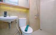 Toilet Kamar 5 Cozy and Tidy Studio at Transpark Cibubur Apartment By Travelio