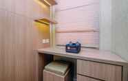 Kamar Tidur 2 Cozy and Tidy Studio at Transpark Cibubur Apartment By Travelio