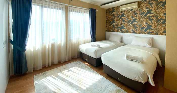 Bilik Tidur Cozy and Good Furnished 3BR at Grand Setiabudi Apartment By Travelio