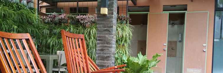 Lobi Cozy and Good Furnished 3BR at Grand Setiabudi Apartment By Travelio