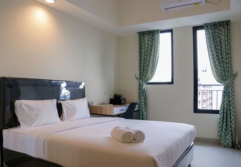 Bedroom Strategic and Comfortable Studio Apartment Evenciio Margonda By Travelio