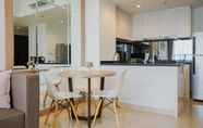 Bilik Tidur 4 Cozy and Well Designed 2BR Apartment Branz BSD City By Travelio