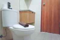 Toilet Kamar Homey and Nice 2BR at Vida View Makasar Apartment By Travelio