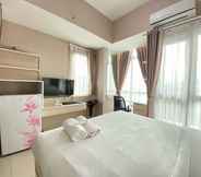 Common Space 2 Cozy and Warm Studio Corner Room at Taman Melati Jatinangor Apartment By Travelio