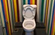 Toilet Kamar 3 Rainbow Guest House Penang