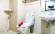 In-room Bathroom 4 Best Price & Good Studio The Oasis Apartment By Travelio