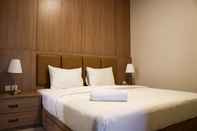 Kamar Tidur Comfort and Good 2BR at Sudirman Suites Apartment By Travelio