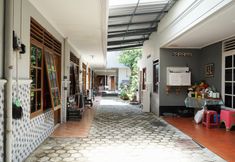 Lobby 4 Singgahsini Near UNY