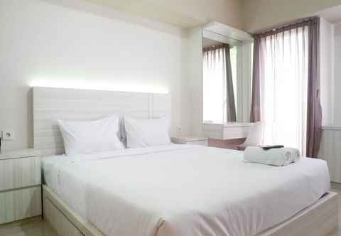 Bedroom Spacious and Tidy Studio Apartment Access to Pakuwon Mall at Tanglin Supermall Mansion By Travelio