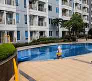 Swimming Pool 7 Spacious and Tidy Studio Apartment Access to Pakuwon Mall at Tanglin Supermall Mansion By Travelio