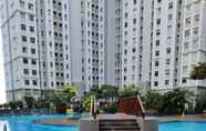 Kolam Renang 7 Gardenia Baywalk Apartment by Singgih