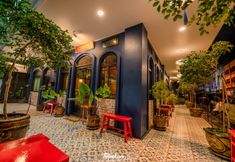 外観 4 Lynlan Hostel & Cafe