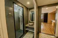 Toilet Kamar Lynlan Hostel & Cafe