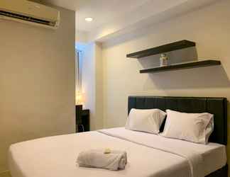 Bilik Tidur 2 Cozy and Warm 2BR at Cinere Bellevue Suites Apartment By Travelio