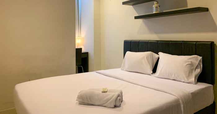 Bilik Tidur Cozy and Warm 2BR at Cinere Bellevue Suites Apartment By Travelio