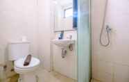 Toilet Kamar 6 Comfort and Good 2BR at Bekasi Town Square Apartment By Travelio