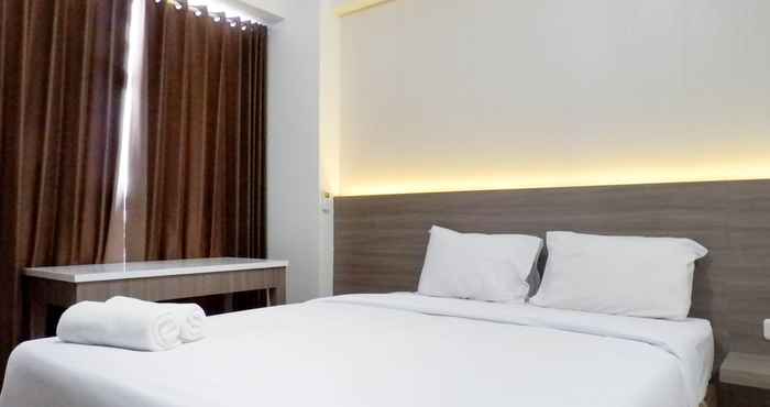 Bilik Tidur Modern and Stylish Studio at Taman Melati Surabaya Apartment By Travelio