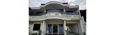 Bên ngoài 2 Hotel Mahkota Kudus