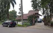 Exterior 2 Villa Puri Gunung Geulis - Cozy Staycation