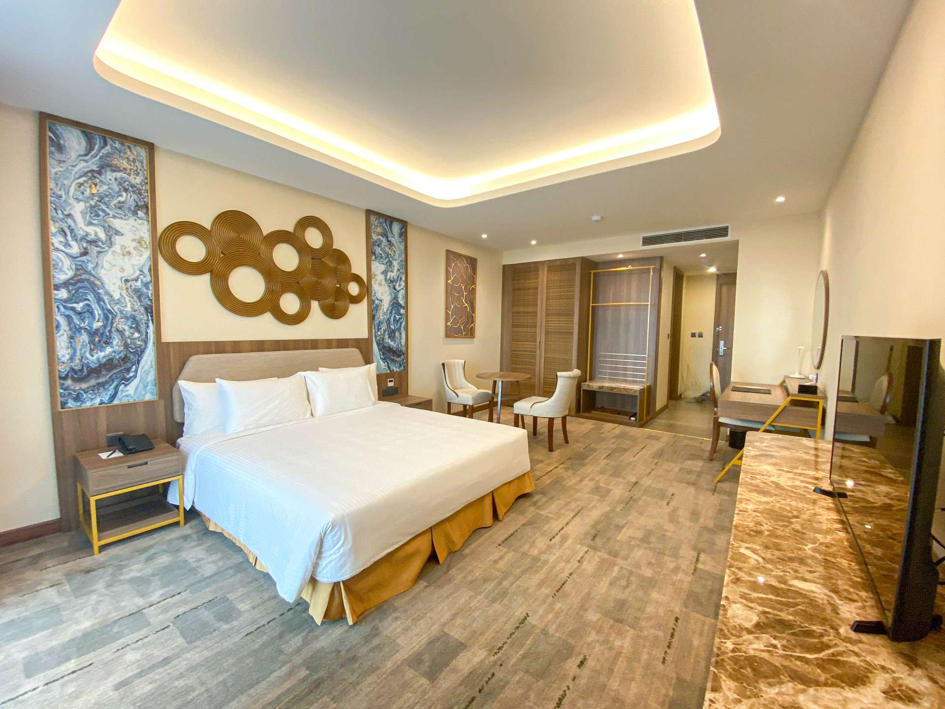 Muong Thanh Luxury Ha Long Residence khach san 4 sao Bai Chay