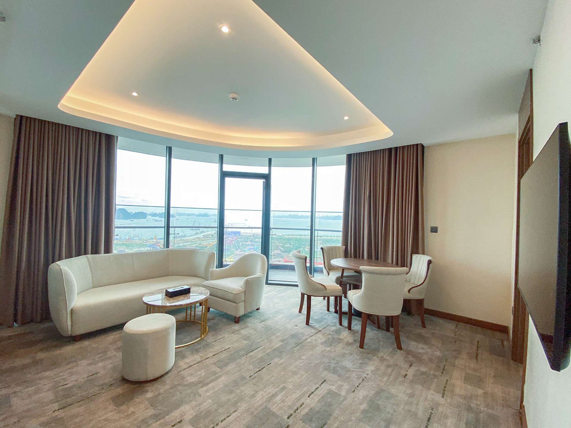 Muong Thanh Luxury Ha Long Residence - Khách sạn 4 sao gần Sun World Hạ Long