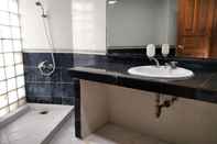 Toilet Kamar Kondominium Juanda