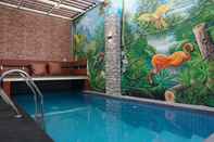 Swimming Pool Villa Alta