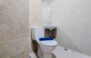 In-room Bathroom 4 Modern and Nice Studio at Transpark Bintaro Apartment By Travelio