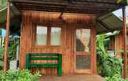 Sảnh chờ 3 Bungalow - Farmstay Hoa Rung U Minh