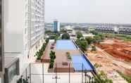 Kolam Renang 7 Comfy and High Floor 1BR at Vasanta Innopark Apartment By Travelio