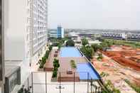 Kolam Renang Comfy and High Floor 1BR at Vasanta Innopark Apartment By Travelio