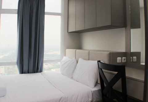 Bedroom Comfy and High Floor 1BR at Vasanta Innopark Apartment By Travelio