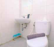 In-room Bathroom 6 Cozy and Comfort 2BR at Signature Park Grande Apartment By Travelio