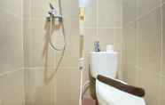 In-room Bathroom 4 Comfy Studio at Taman Melati Jatinangor Apartment By Travelio