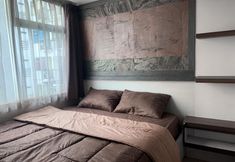 침실 2 The Jarrdin Apartment by Libergory