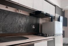 침실 6 The Jarrdin Apartment by Libergory