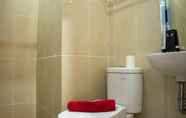 In-room Bathroom 5 Cozy Living Studio at Northland Ancol Residence Apartment By Travelio