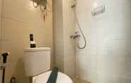 Toilet Kamar 5 Relaxing 2BR Apartment at Gateway Pasteur By Travelio