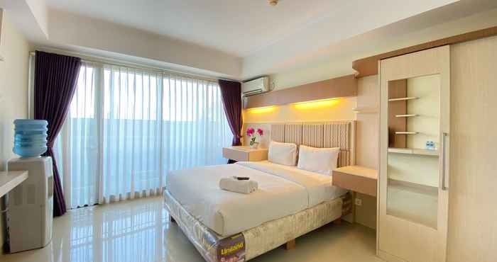 Bedroom Homey Furnished Studio Apartment at Beverly Dago By Travelio