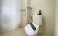 In-room Bathroom 5 Comfy 2BR at Gateway Pasteur Apartment By Travelio