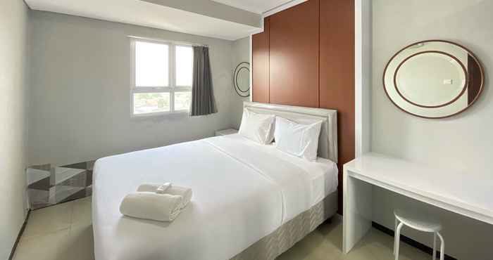 Bilik Tidur Comfy 2BR at Gateway Pasteur Apartment By Travelio