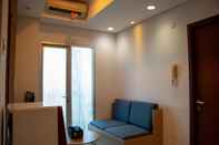 Ruang untuk Umum Homey and Nice 2BR Apartment at Capitol Park Residence By Travelio