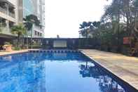 Kolam Renang Cozy 2BR Apartment at Galeri Ciumbuleuit 1 By Travelio