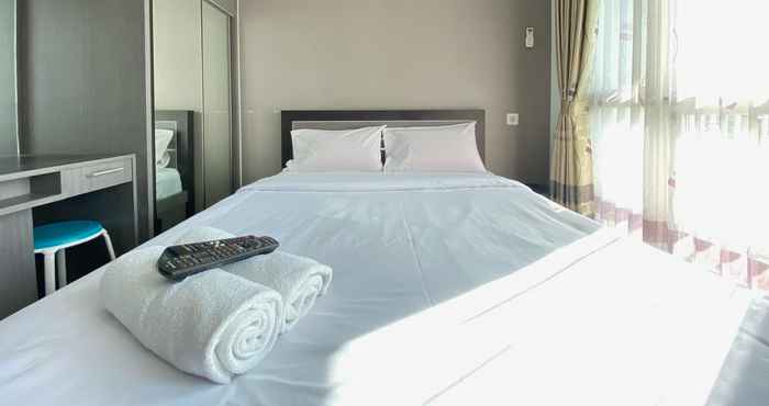 Bedroom Cozy Furnished Studio Apartment at Taman Melati Jatinangor By Travelio