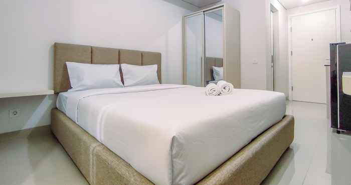 Bilik Tidur Comfy and Elegant Studio Barsa City Apartment By Travelio