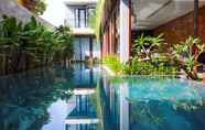 Swimming Pool 6 K House vs Apartment