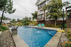 สระว่ายน้ำ Villa Deba Tenjolaya 10 Pax