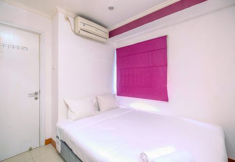 Bilik Tidur Comfy 2BR Apartment at Green Pramuka City By Travelio