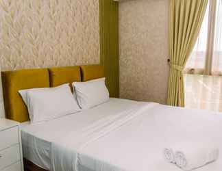 Kamar Tidur 2 Warm and Minimalist 2BR at Sky House BSD Apartment By Travelio