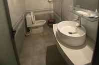 Toilet Kamar Hoang Loc Phat Hotel